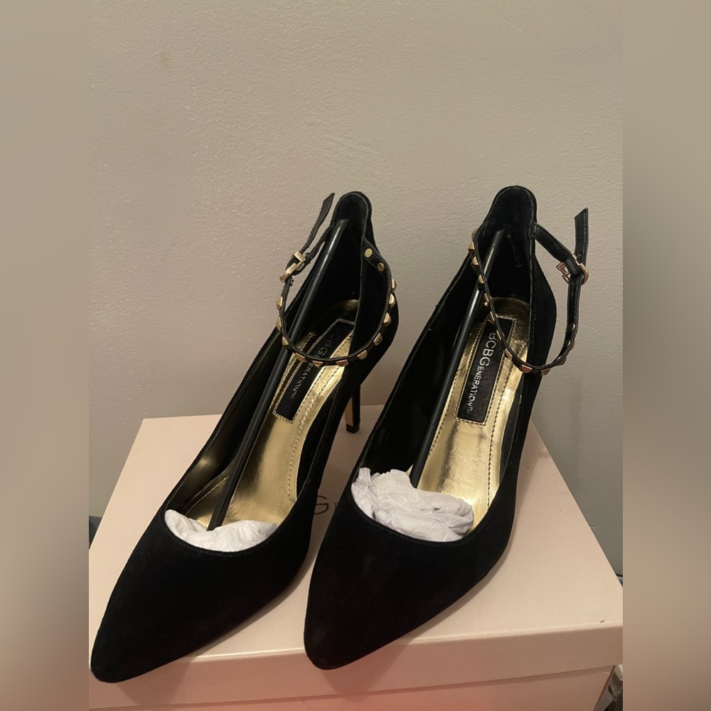 BCBG Black Suede Pumps w/Gold Stud Embellished Ankle Straps. Worn once.